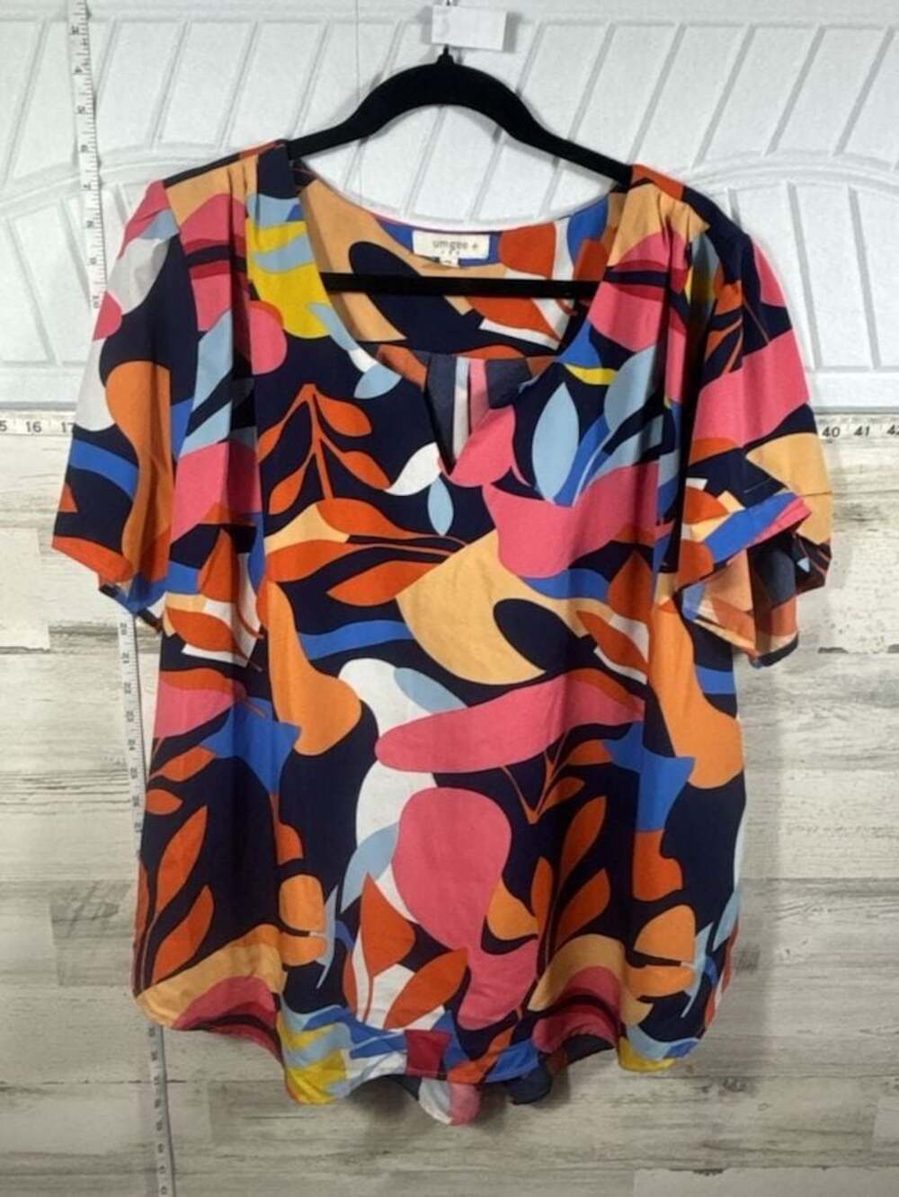 Umgee Plus 2XL Multi-Color Abstract Leaf Print V-Neck Short Sleeve Blouse Top
